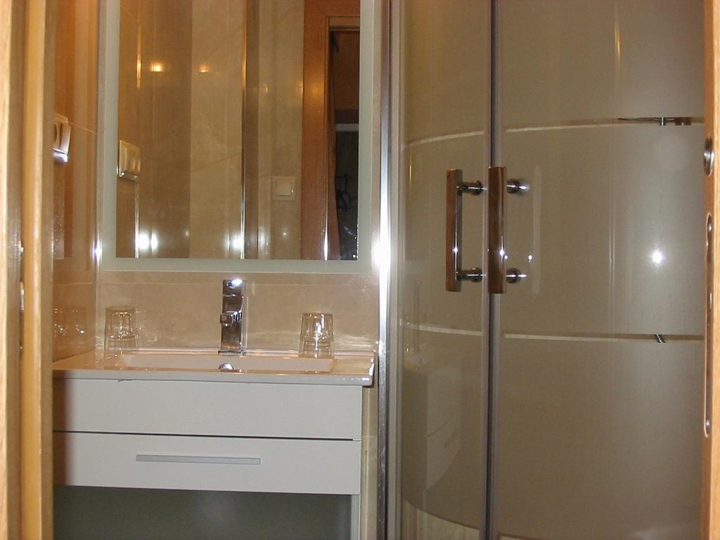 Single Room with Private Bathroom,1580534013:JPEG